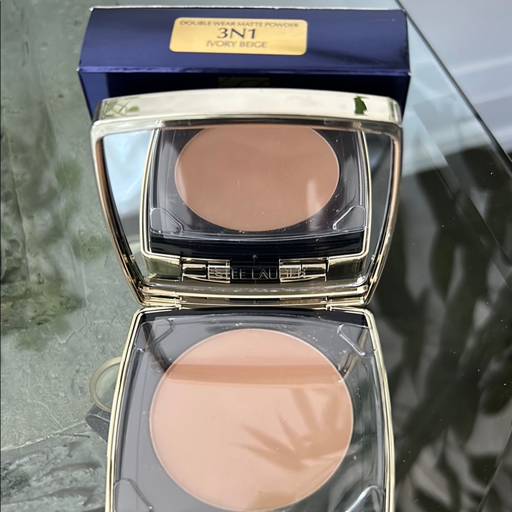Estée Lauder Matte Powder Foundation in Ivory Beige 3N1 - Discontinued